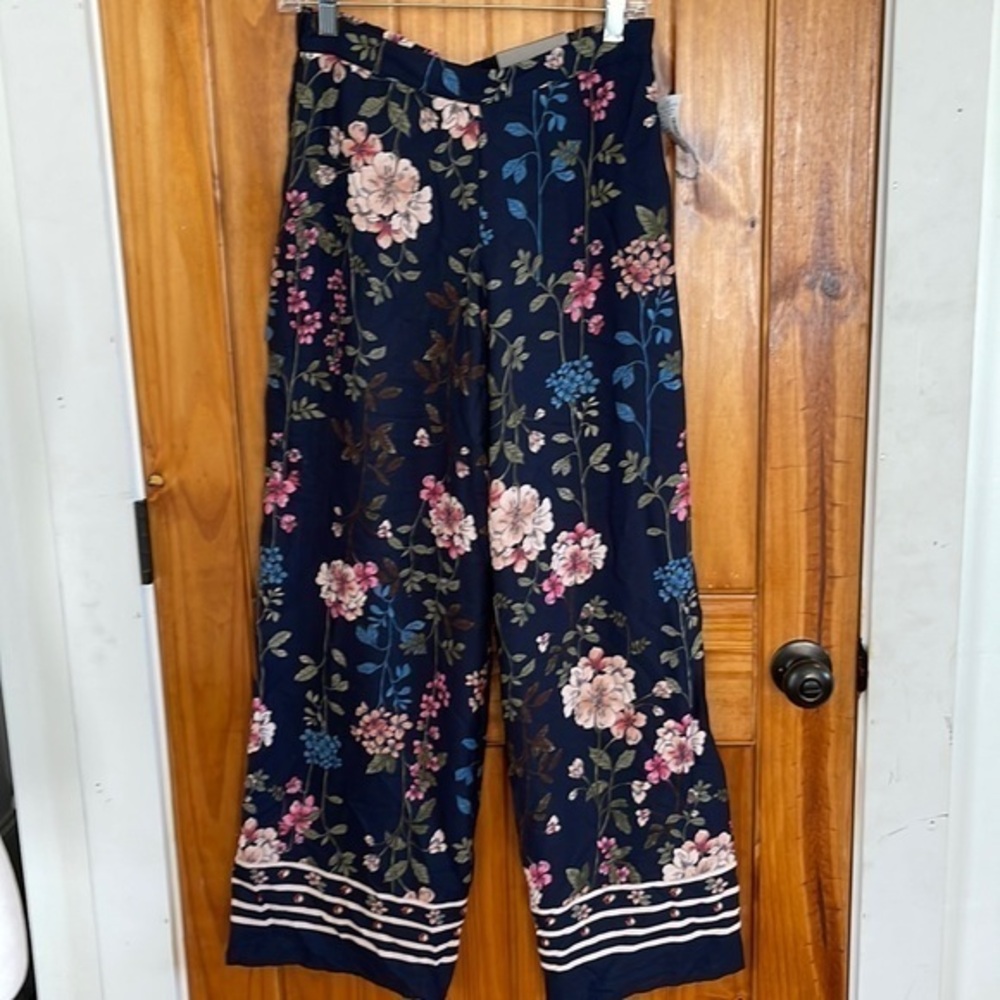 Maurice’s Navy Blue Pink Floral Wide Leg Elastic Waist pant Medium NWT